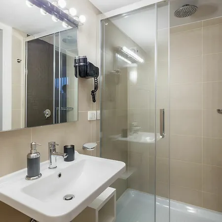 No 9 Colosseo 3* Rome